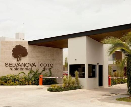New House In Selvanova Coto 10,